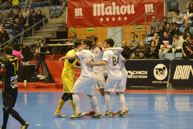 Santiago Futsal supera a O Parrulo en un atractivo “Derbi Galego”