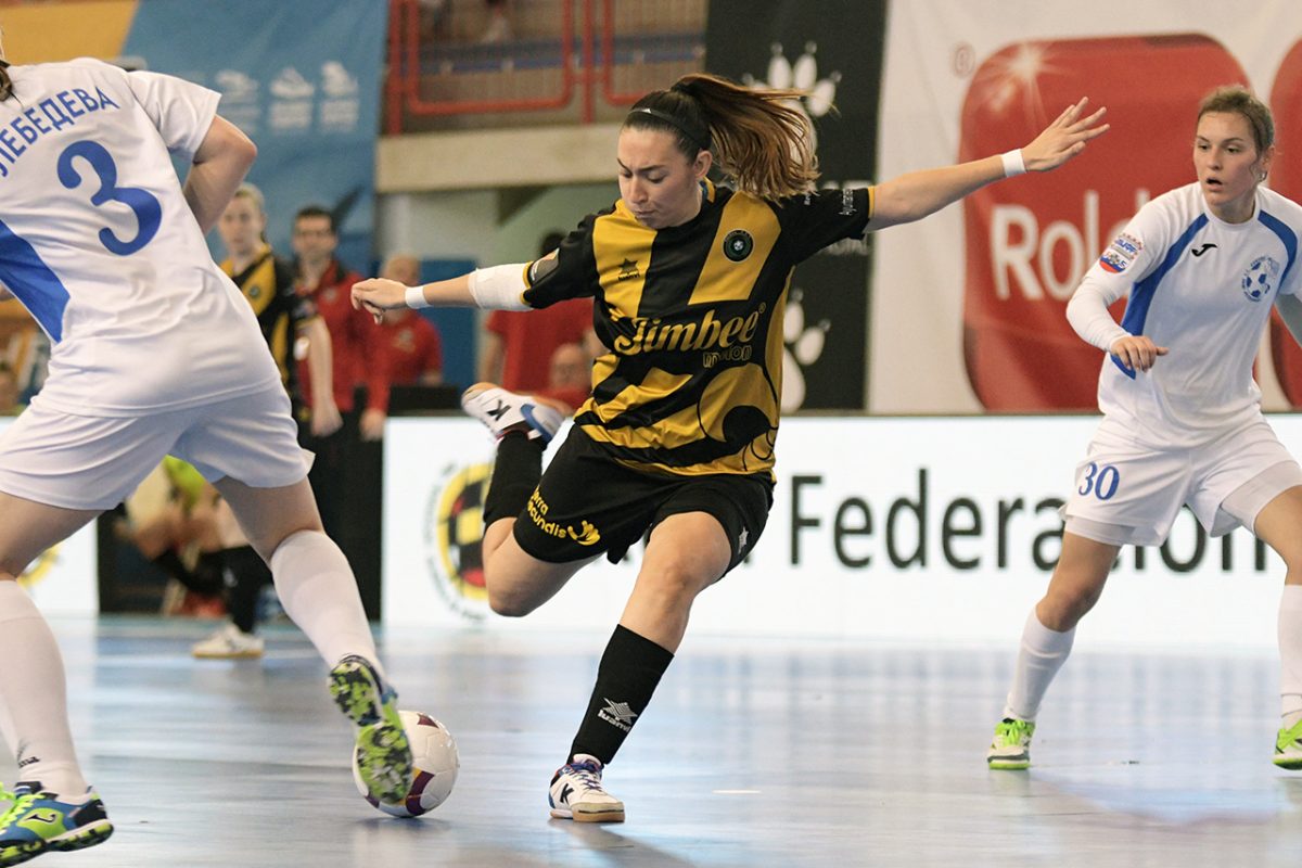 Jimbee pone un pie en la final mientras Kick Off y Benfica golean