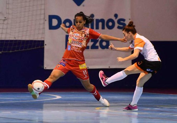 La cabeza sigue ganando pero sufre