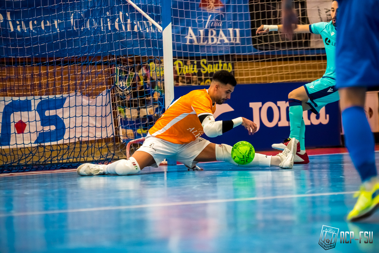 Los penaltis permiten soñar a Valdepeñas