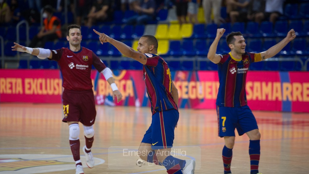 El Barça se aferra a su afición para acceder a la final (6-4)