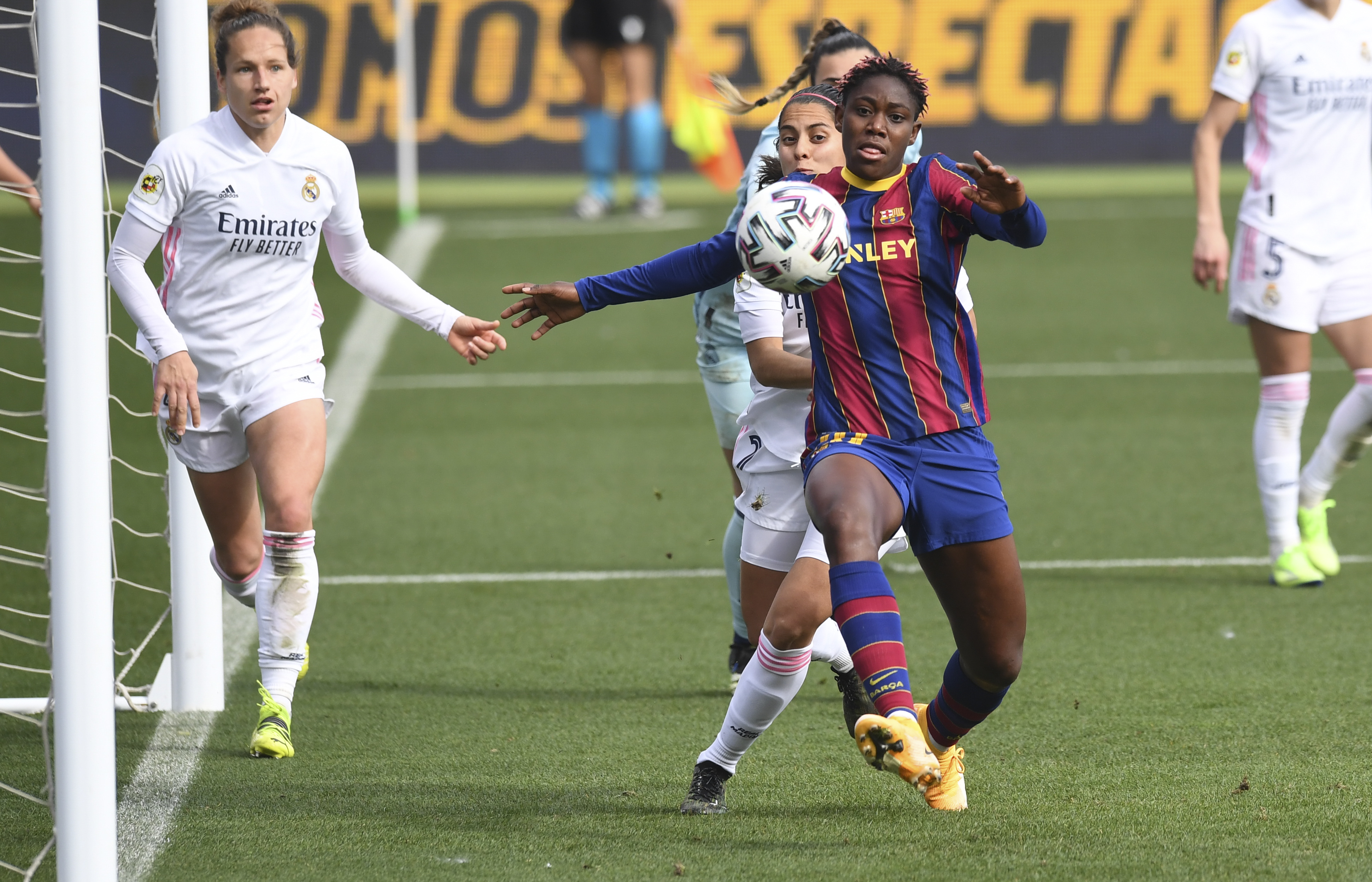 Oshoala, una de las goleadoras | @FCBFemeni