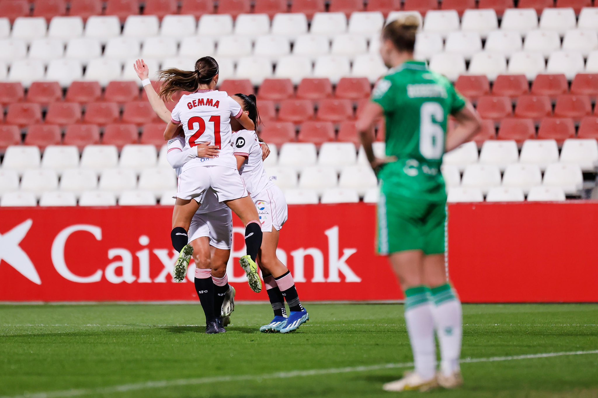 Goleada contundente del Sevilla ante el Betis en el derbi | @SevillaFC_Fem