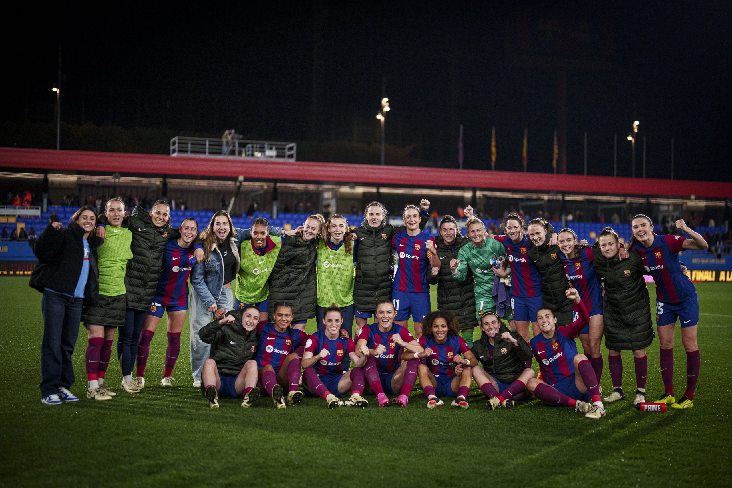 Las jugadoras del Barcelona celebrando el pase a la final | @FCBFemeni