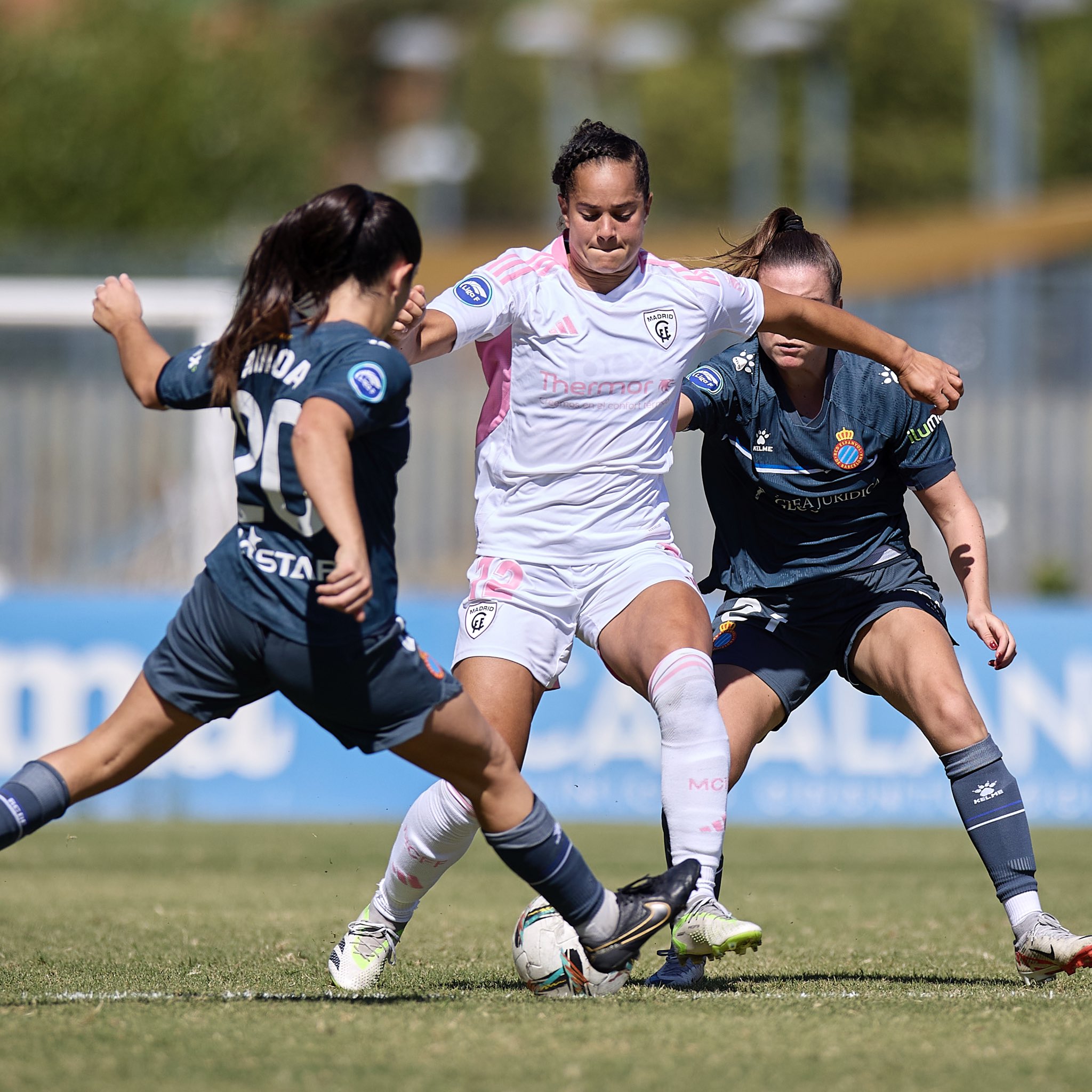 El Madrid CFF remontó ante el Espanyol para seguir invicto | @MadridCFF