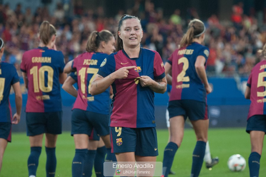 Claudia Pina celebrando el cuarto gol ante el Espanyol | Ernesto Aradilla