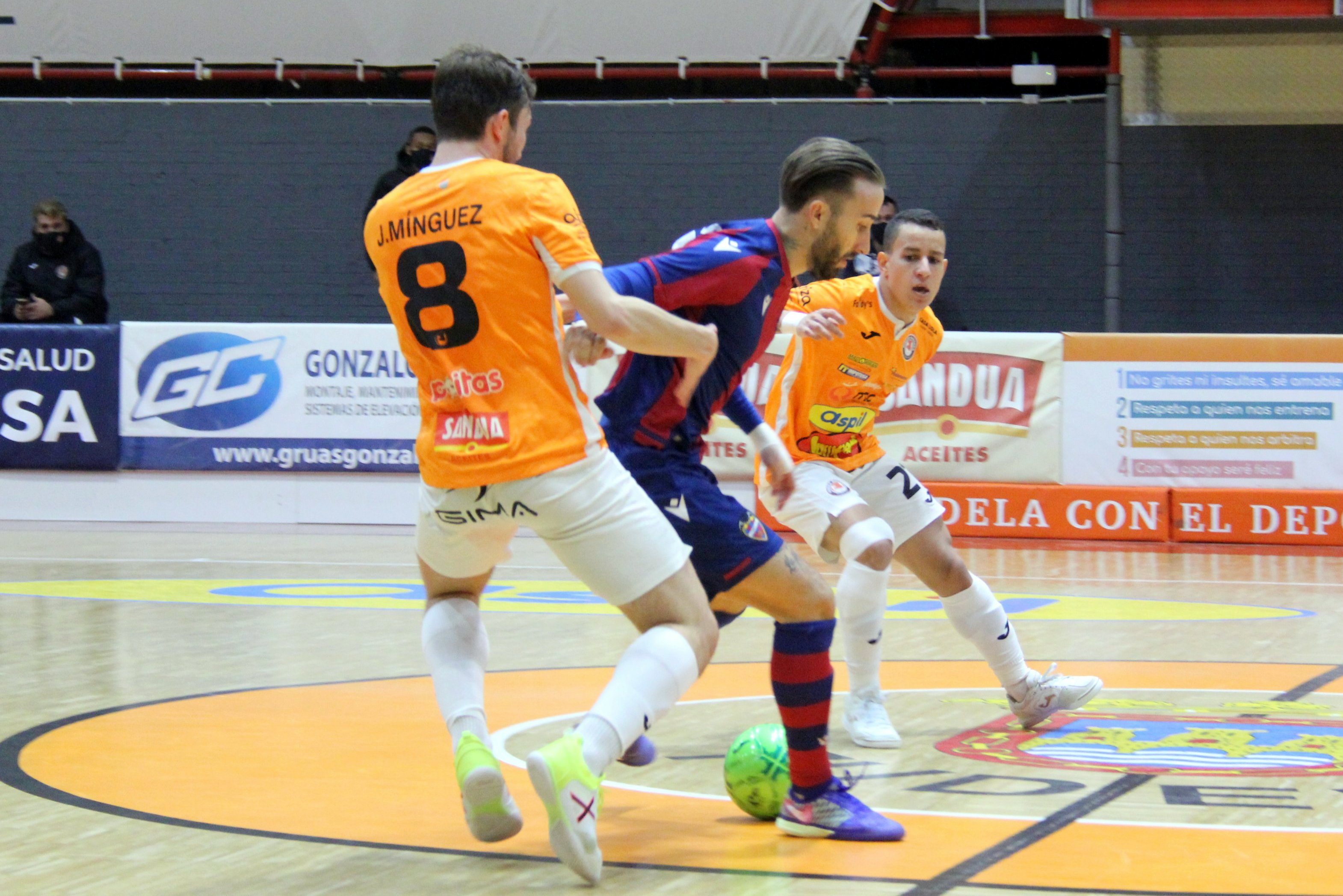 El Levante UD FS, líder en solitario