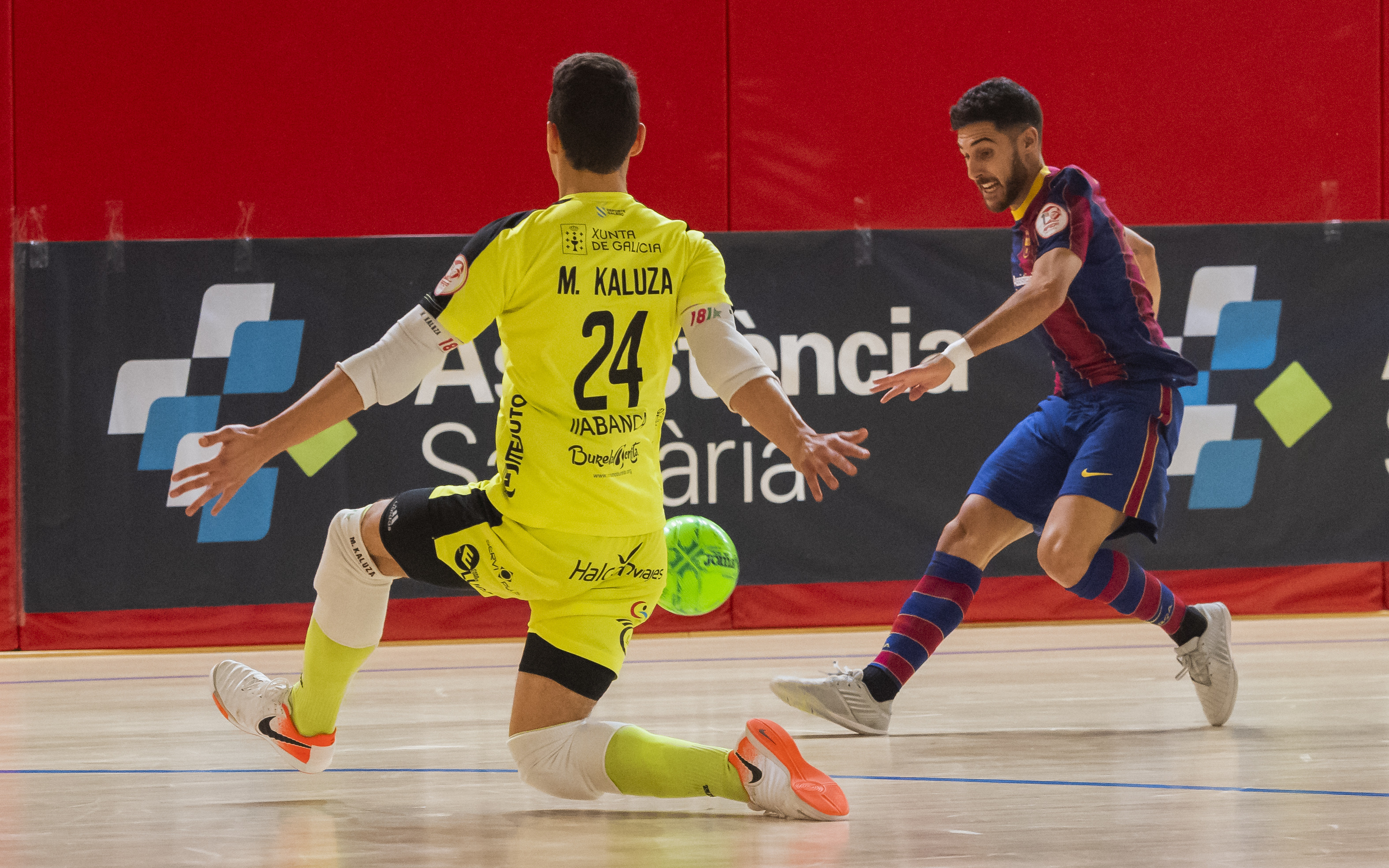 Los goles de Ximbinha y Adolfo llevan al Barça a cuartos