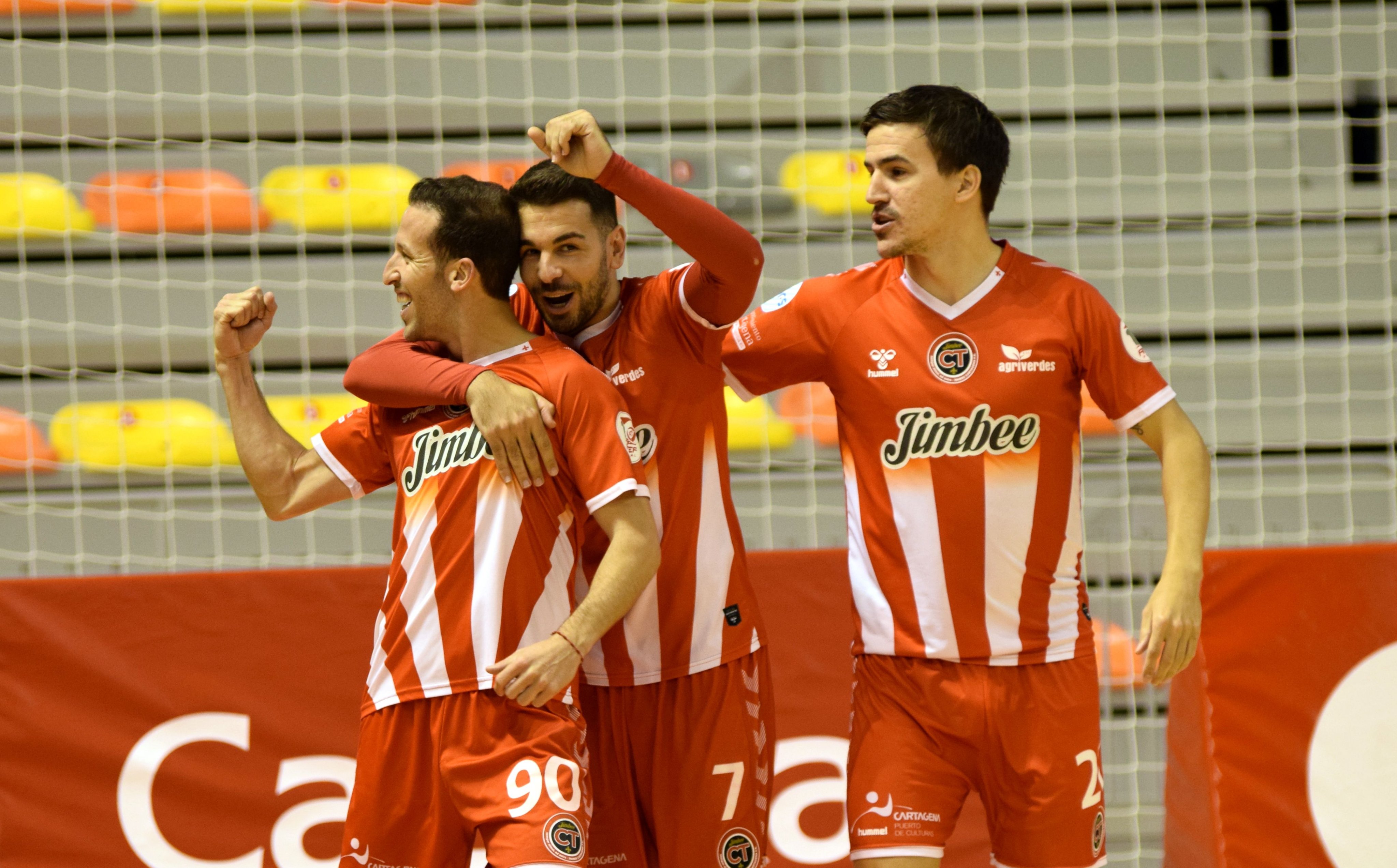 PREVIA | Dos rivales directos a por la victoria