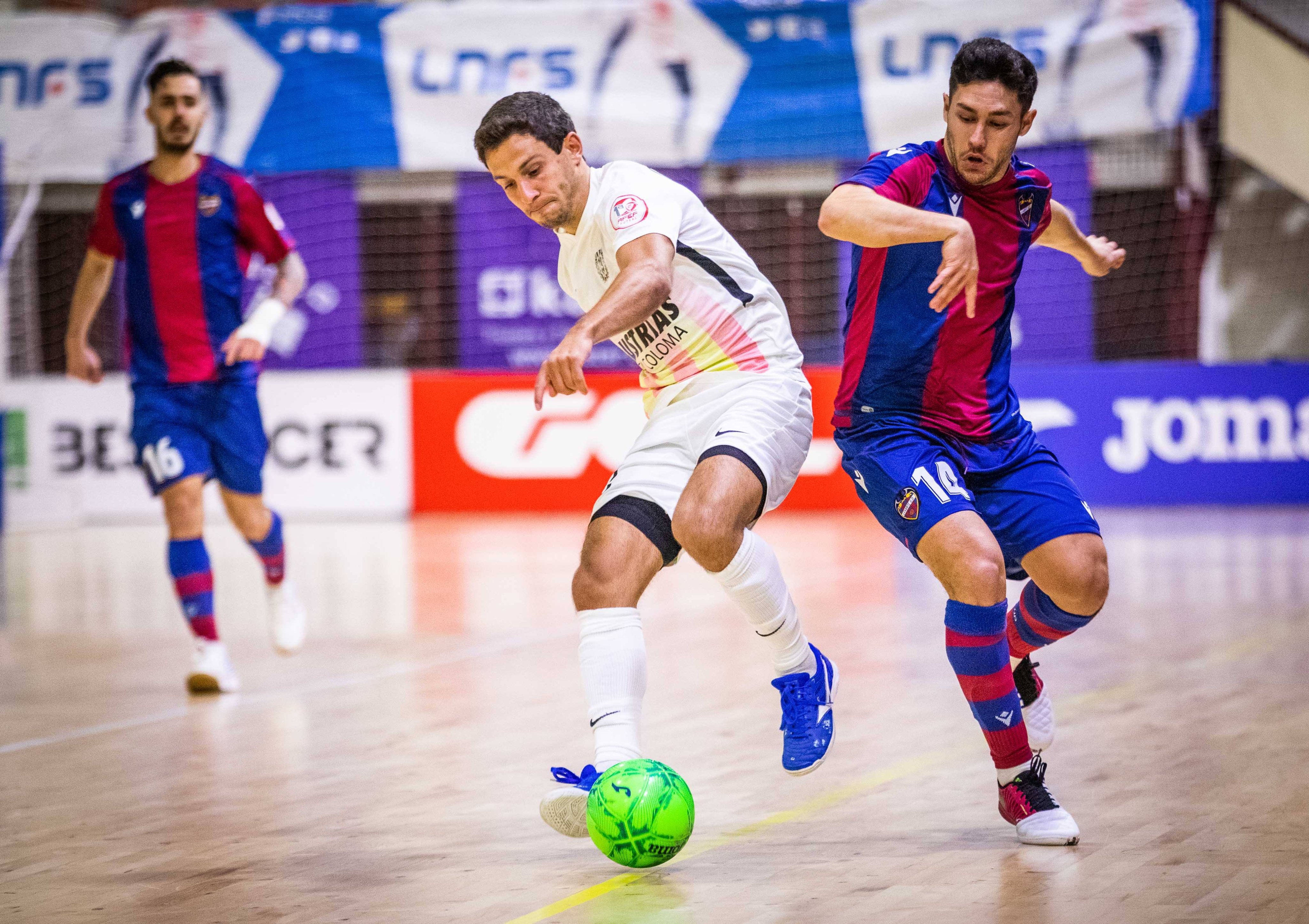 Levante UD FS vuelve a dormir líder (5-4)