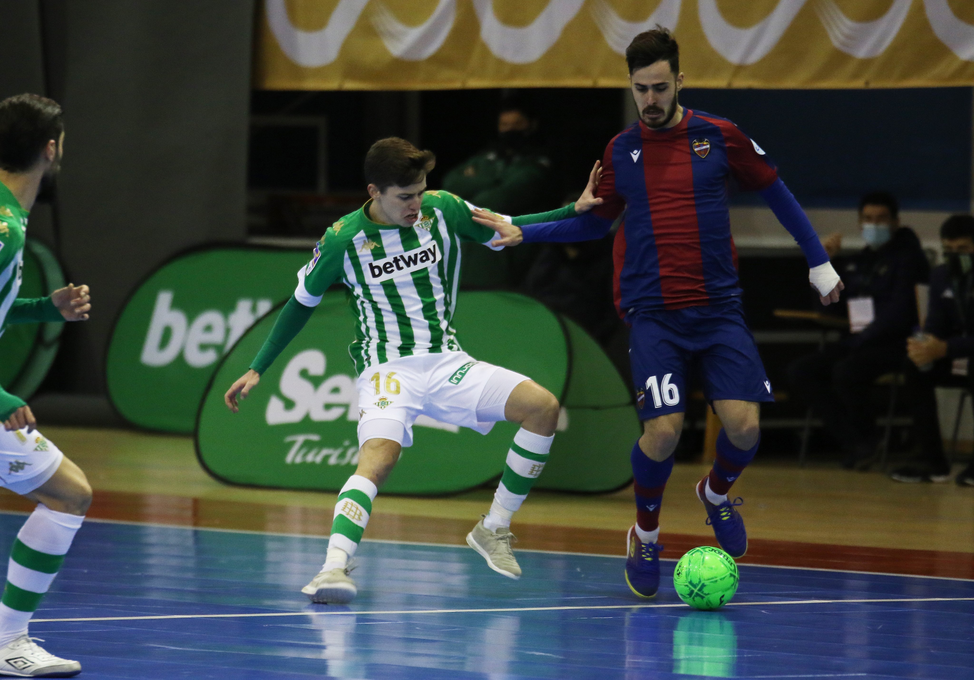 El Real Betis busca dar la sorpresa en casa del líder