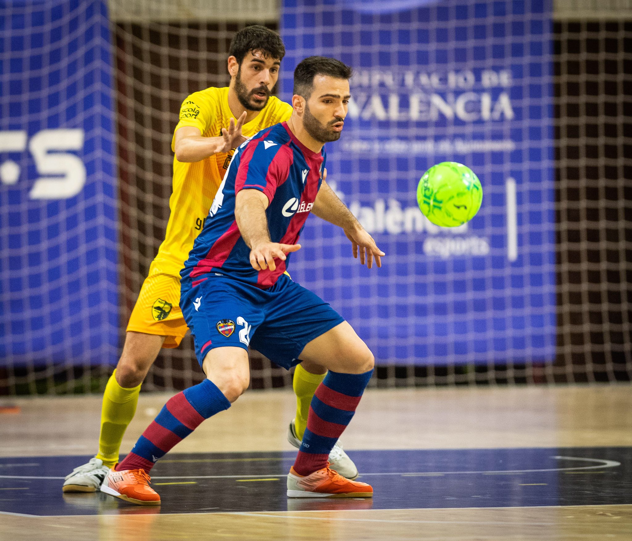 El Levante se lleva el derbi valenciano