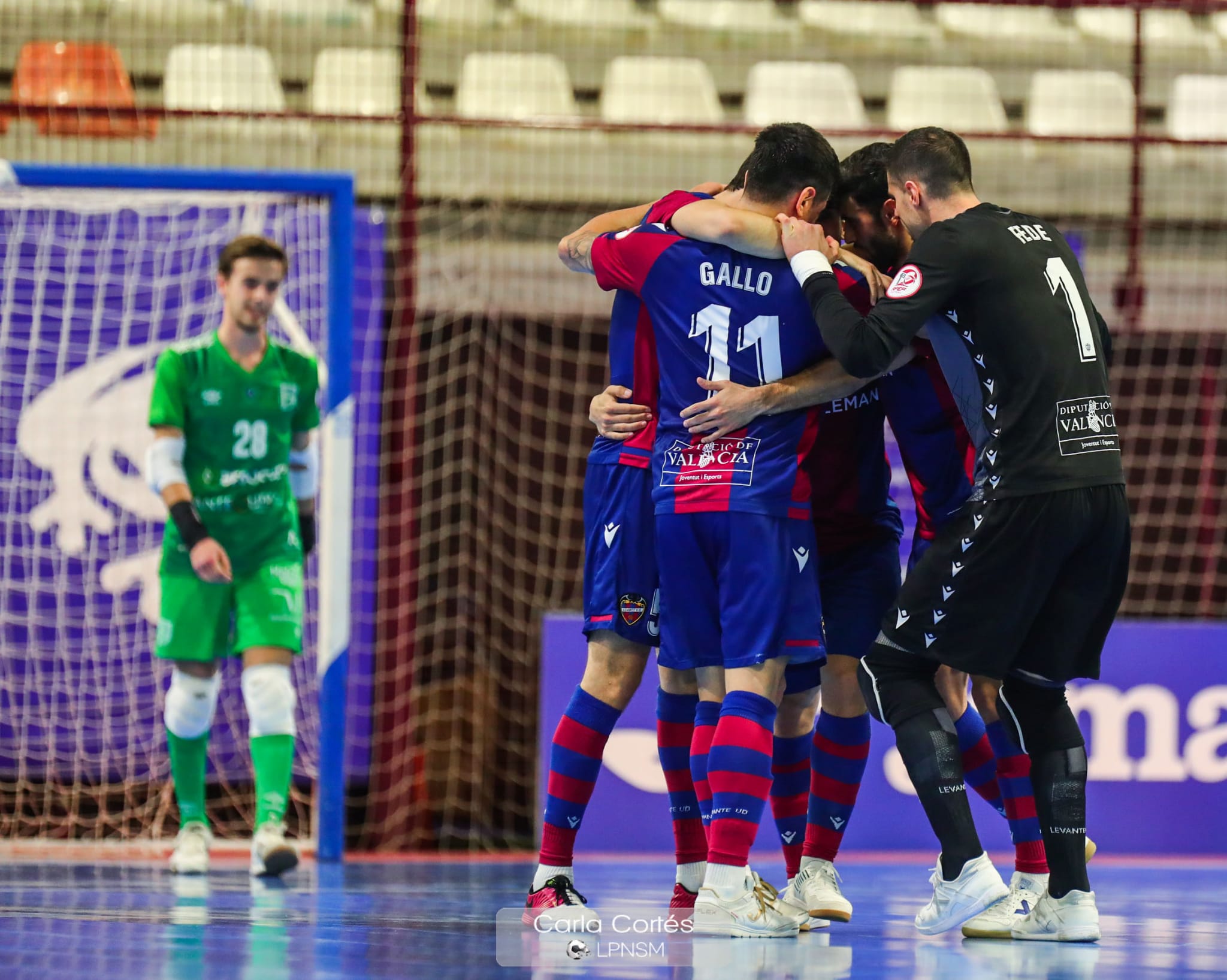 Remontada del Levante para seguir líder (4-2)