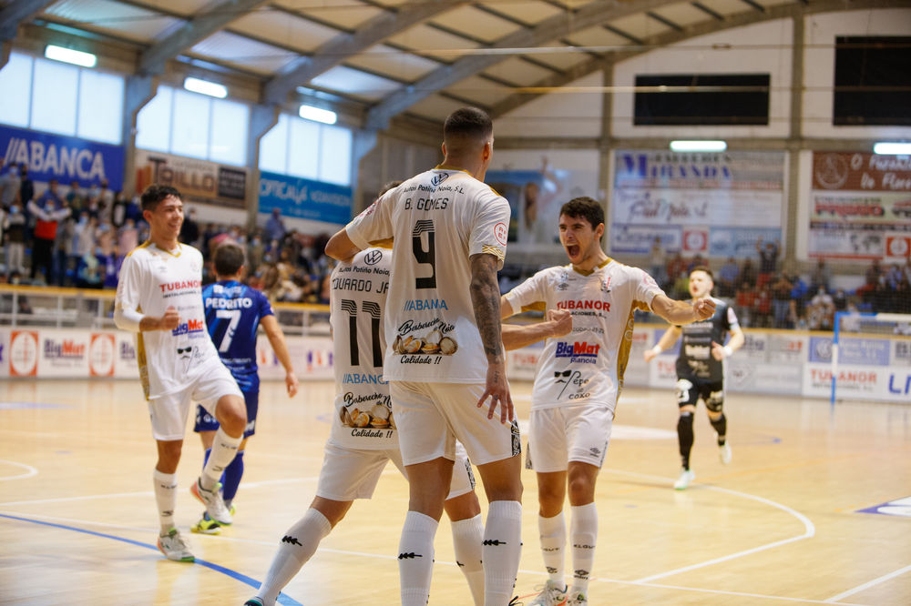 Resumen 2ª División | Noia, UMA y Peñíscola se hacen fuertes en casa
