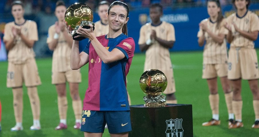 El Barcelona golea al Eibar en la fiesta del Balón de Oro